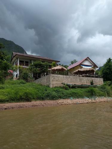 Hostal Nam Ou River Lodge
