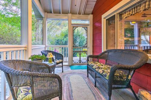 Private And Cozy Chimney Rock Abode With Fire Pit