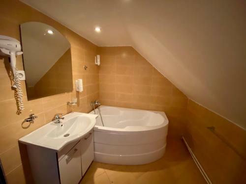 Hostal Pensiune Muntii Aninei
