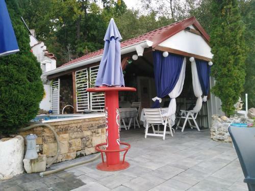 Villa Ku?a Na Obali Jezera Sa Bazenom