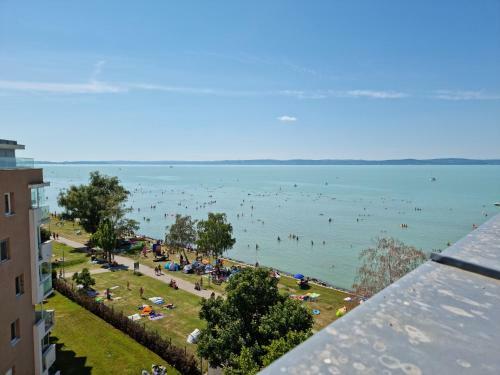 Vikt�ria ~v�zparti ~ Medenc�s ~ Apartman
