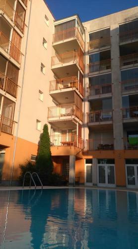 Vikt�ria ~v�zparti ~ Medenc�s ~ Apartman