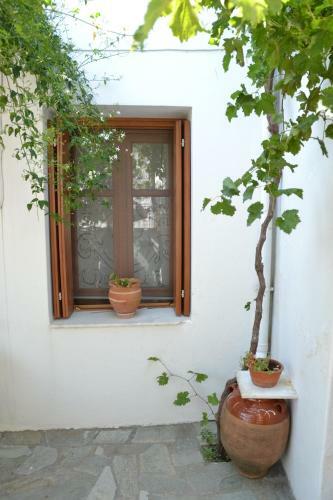 Old Stone House Roussou
