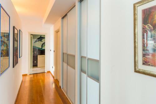 Sunny Seafront Apartment Dolphin