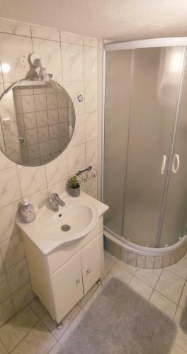 Hostal Adriana Downtown Guesthouse