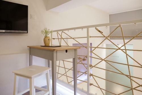 Hostal Rooms N&m