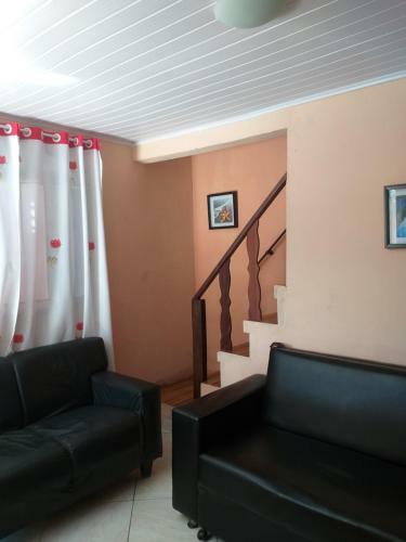Casa Com Piscina E Churrasqueira