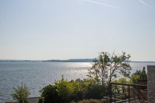 Apartm�n U Pl�?e S Terasou