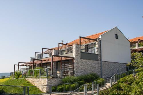 Apartm�n U Pl�?e S Terasou