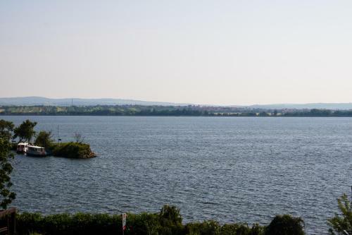 Apartm�n U Pl�?e S Terasou