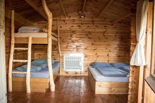 Lodge Cozy Wood Hut On The Farm