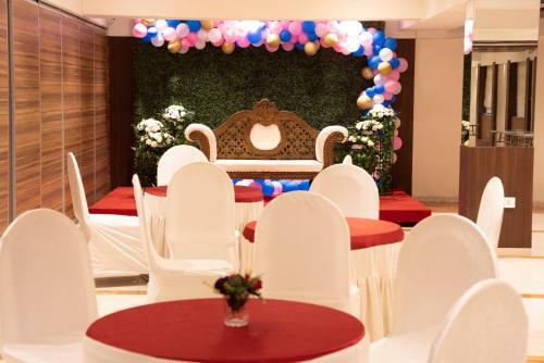 Gold Crest Business Hotel