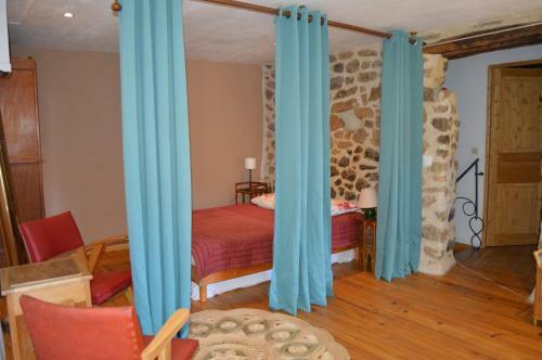 Les Pentes Du Chateau De Retourtour