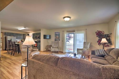 Lake Champlain Home With Decks, Kayaks And Fire Pit!