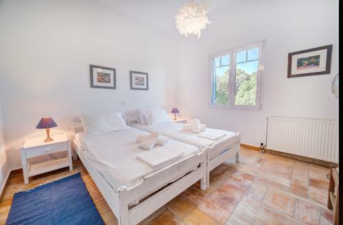 Sounio White & Blue Villa Family Friendly