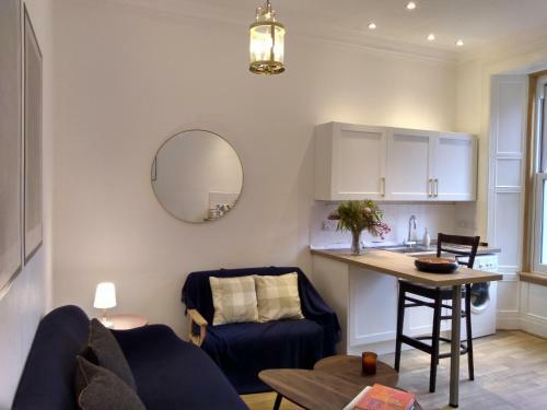 Stylish Two Bedroom Apartment In St Andrews Centre