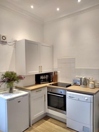 Stylish Two Bedroom Apartment In St Andrews Centre