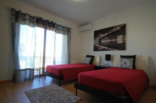 S�o Rafael Beach 300 M - Vila Rosal House