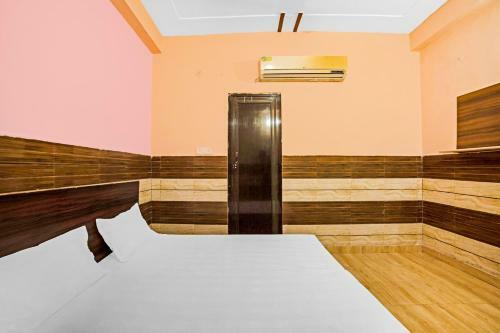 Oyo 84442 Virat Hotel