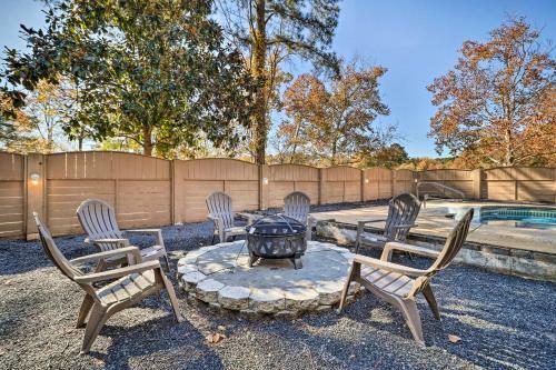 Lakefront Macon Home With Pool, Dock And Fire Pit!