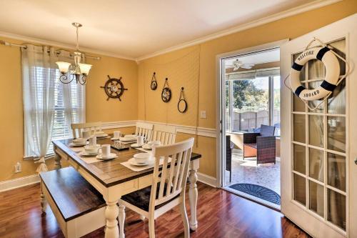 Lakefront Macon Home With Pool, Dock And Fire Pit!