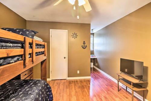 Lakefront Macon Home With Pool, Dock And Fire Pit!