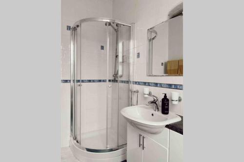 Beautiful Seafront Apartment-hastings Old Town 2+2