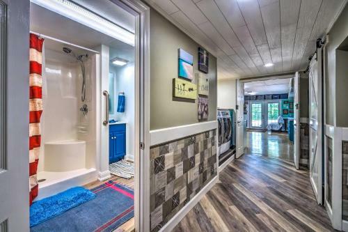 Apartment With Shared Amenities On 50 Acres