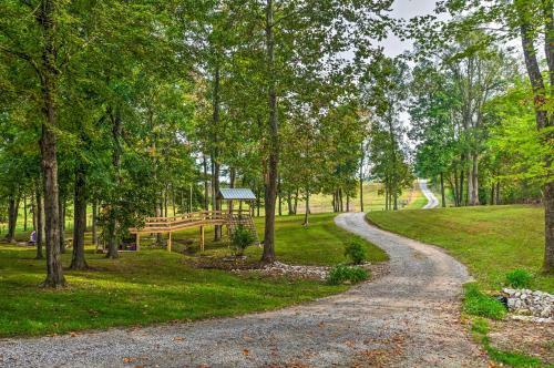 Apartment With Shared Amenities On 50 Acres