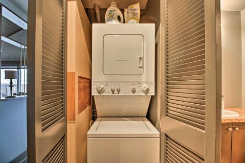 Luxe Breezy Point Escape With Dock And Fire Pit!