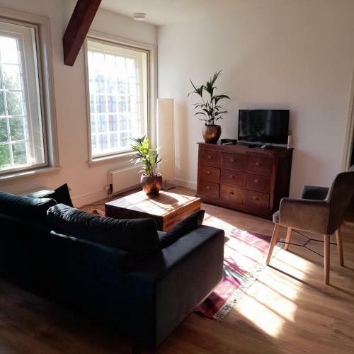 Historic City Apartment With Private Parking