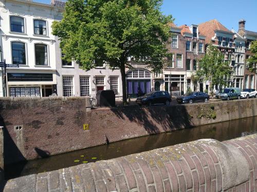 Historic City Apartment With Private Parking