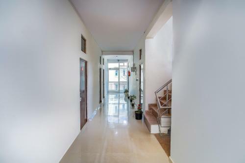 Hotel Oyo 71870 Rj Residency