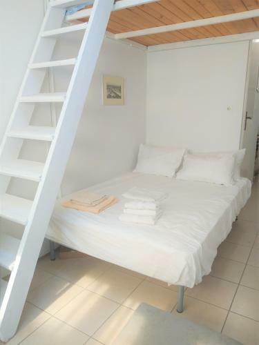 Apartamento Tiny Studio In Kalamata Long-term Rental Offer