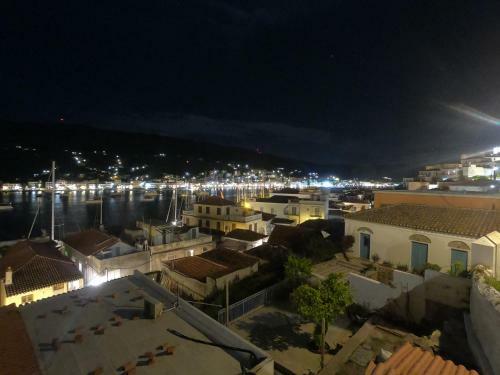 Villaki Poros House