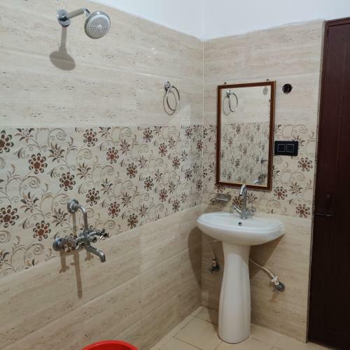 Aashriwad Hotel