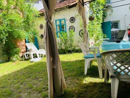 Hostal Apartman Indira