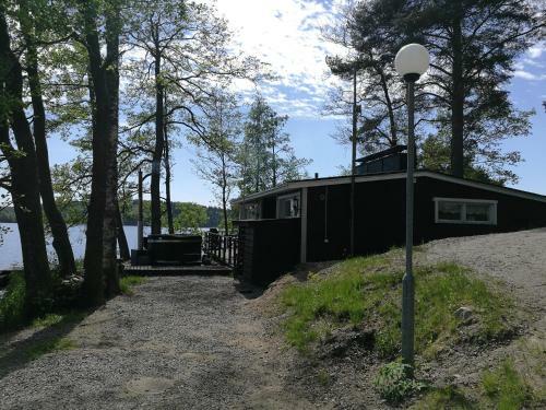 Antinkallio Lakeside Cape