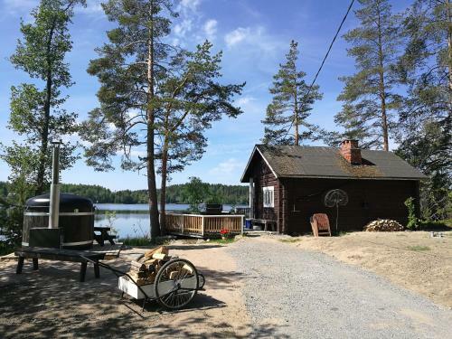 Antinkallio Lakeside Cape