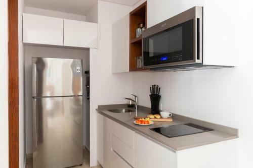 B�ak- C104- Jungle Studio 360� Rooftop Pool And Gym