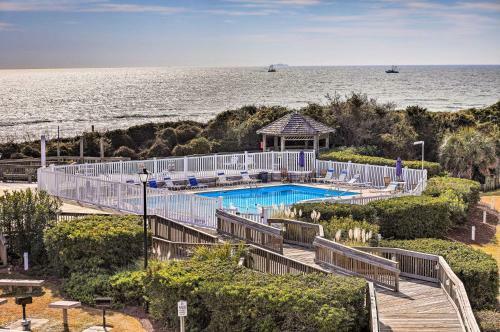 Apartamento Oceanside Emerald Isle Condo, Steps To Beach!