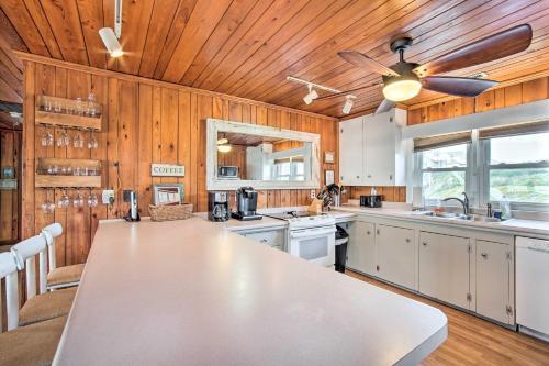 Oceanfront Family Cottage With Beach Access!