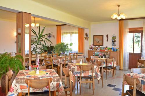 Hostal Gasthof-pension Karawankenblick