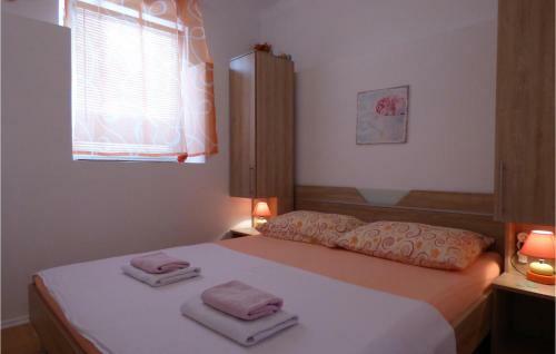 Stunning Home In Mimice With Jacuzzi, Wifi And 3 Bedrooms