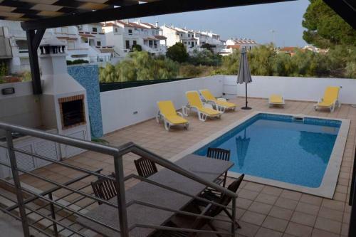 Moradia Fant�stica Com Piscina A 5 Min Da Praia