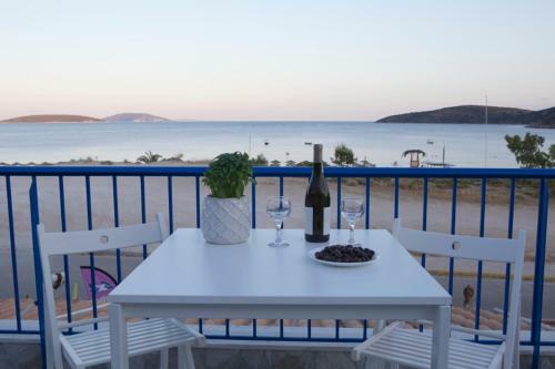 Stylish Psili Ammos Beach Apartment