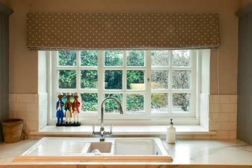 Country Chic In Unique English Village
