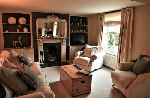 Country Chic In Unique English Village