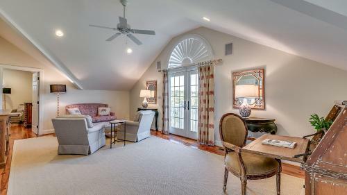 Eliza Clare By Peace Vacations