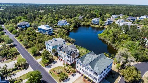 Eliza Clare By Peace Vacations